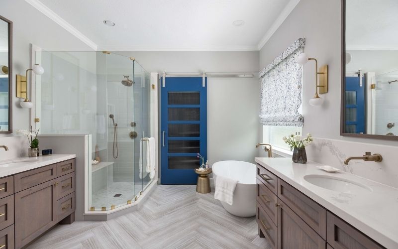 Mẫu phòng vệ sinh hiện đại sử dụng cửa nhôm kính dạng mờ