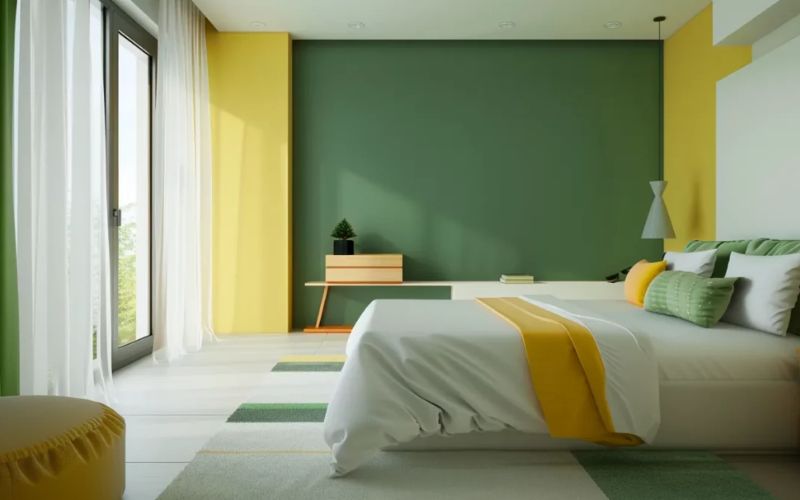 Phòng ngủ tối giản kết hợp màu xanh ngọc và vàng tạo cảm giác thư giãn
