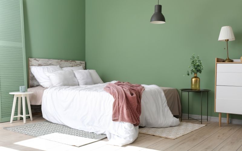 Sơn màu xanh ngọc nhạt cho phòng ngủ