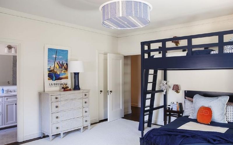 Trần thạch cao cho phòng ngủ bé trai với kiểu giường tầng màu xanh navy 