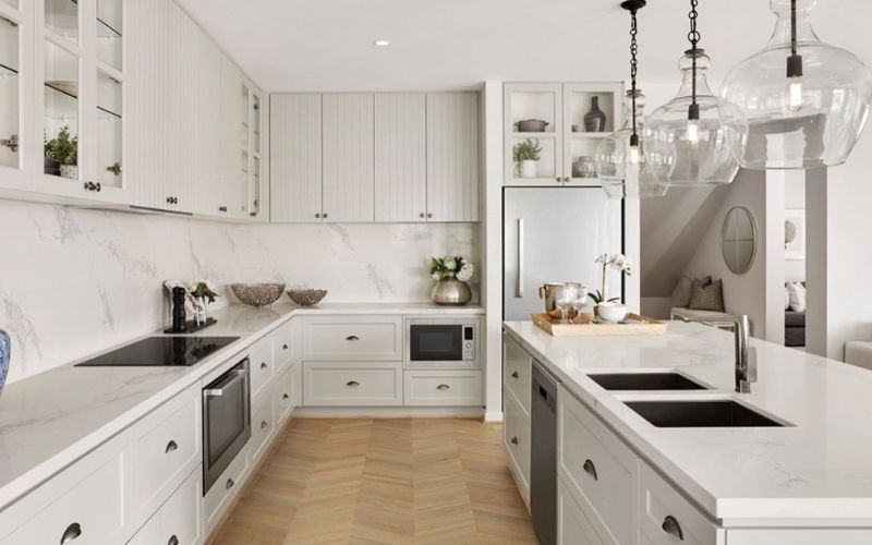 Mẫu trần thạch cao nhà bếp nhà chung cư với tone màu trắng tinh tế 