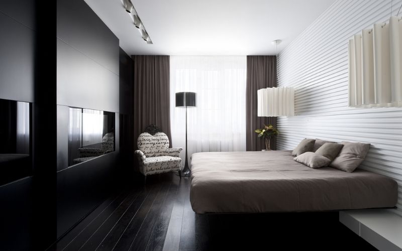 Mẫu trần thạch cao phòng ngủ với mảng tường sơn đen trắng ấn tượng 