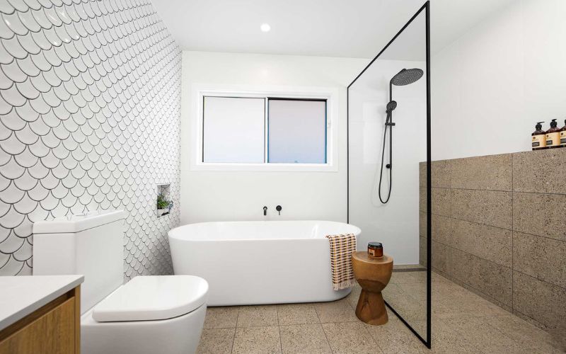 Phòng tắm 5m2 với thiết kế vòi tắm đứng 