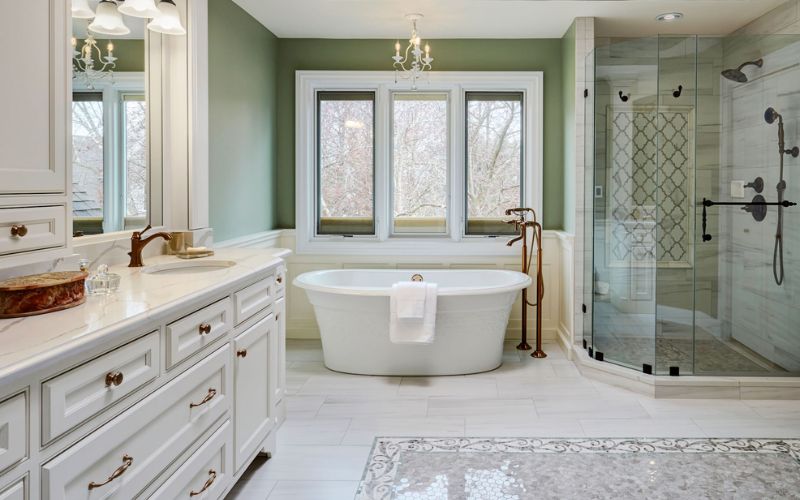 Phòng tắm 10m2 Retro với tone màu xanh rêu thanh lịch, nhấn điểm đèn trần 