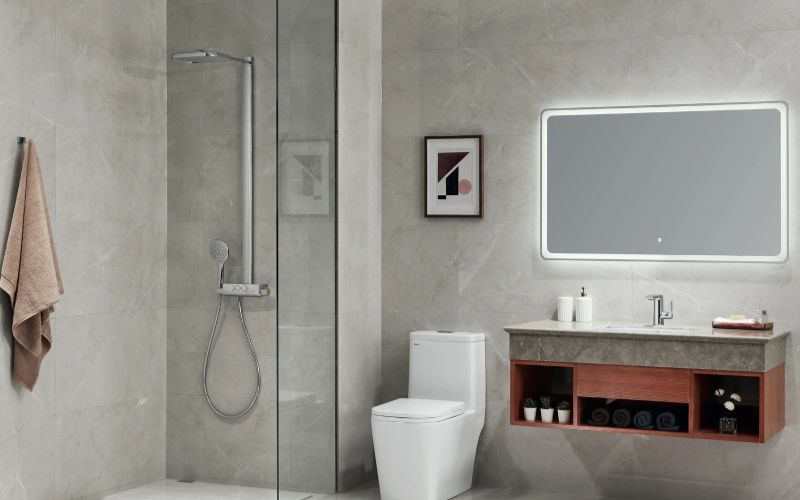 Nhà tắm 5m2 ốp đá, nội thất đơn giản, nhấn điểm tranh treo tường độc đáo