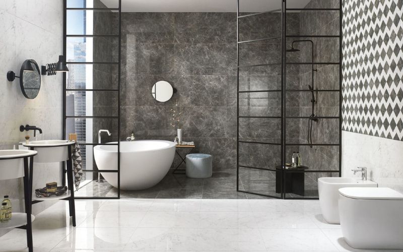 Nhà tắm 6m2 nhấn điểm gạch ốp tường màu xám, nội thất hiện đại 