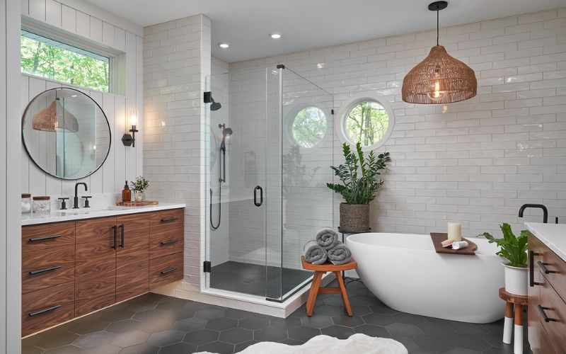Thiết kế phòng tắm với nội thất sang trọng, tươi mát khi kết hợp cây xanh