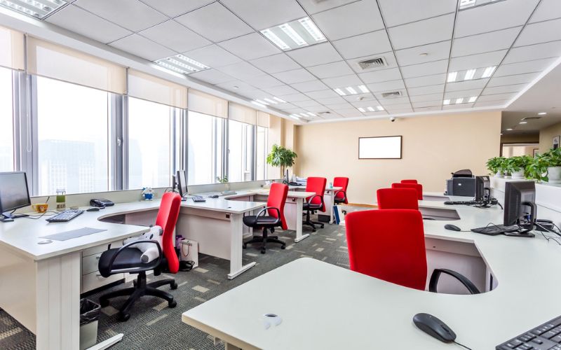 Mẫu trần thạch cao thả văn phòng màu trắng tinh tế
