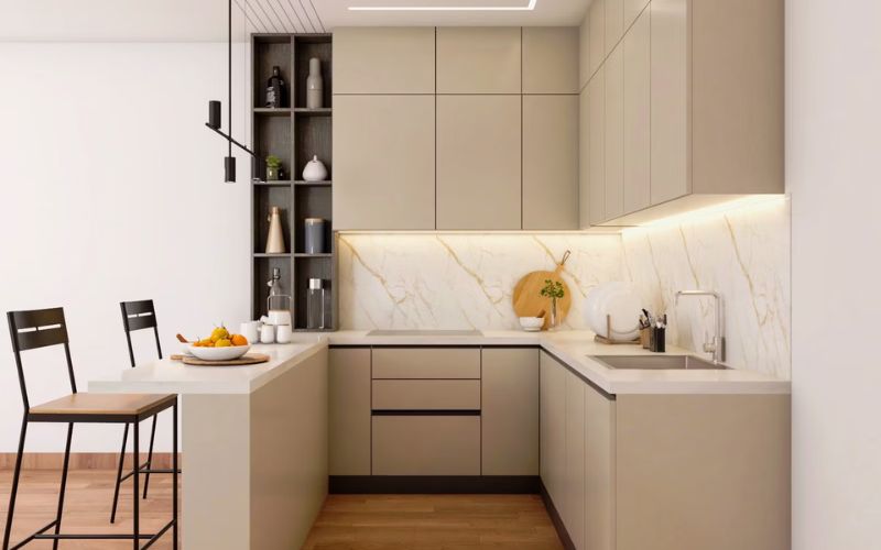 Tủ bếp chữ U rộng rãi, thoáng đãng cho căn hộ chung cư