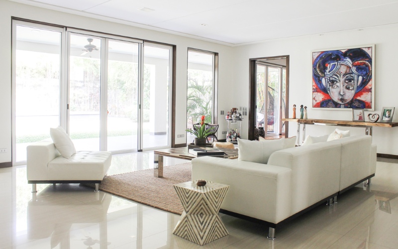 Tận dụng ánh sáng tự nhiên thông qua hệ thống cửa kính