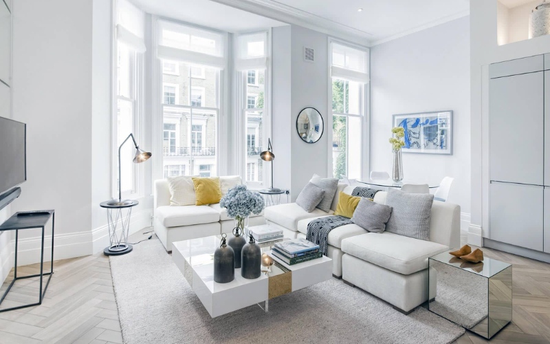 Thiết kế nội thất phòng khách 45m2 với nội thất màu sáng