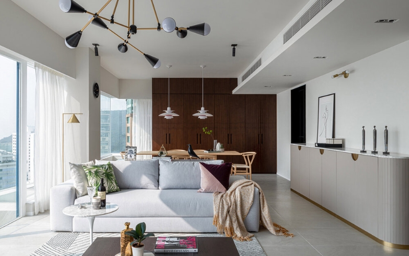Đèn thả kim loại ánh sáng mạnh nhấn trên nền đen mạnh mẽ