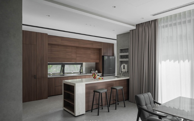 Hệ thống tủ bếp âm tường giúp gia chủ tiết kiệm không gian 