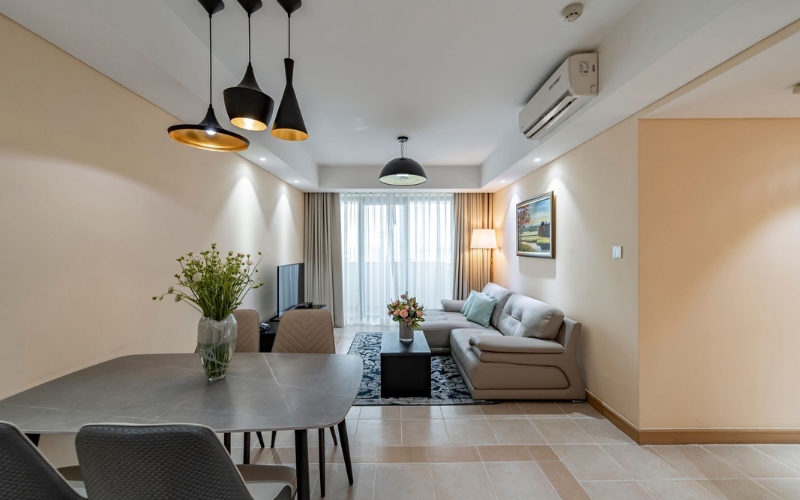 Thiết kế nội thất căn hộ đơn giản kết hợp giữa phòng khách và bàn ăn