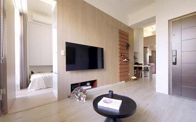 Tận dụng lưu trữ âm tường giúp tối đa hóa diện tích 80m2 mà vẫn đảm bảo thẩm mỹ